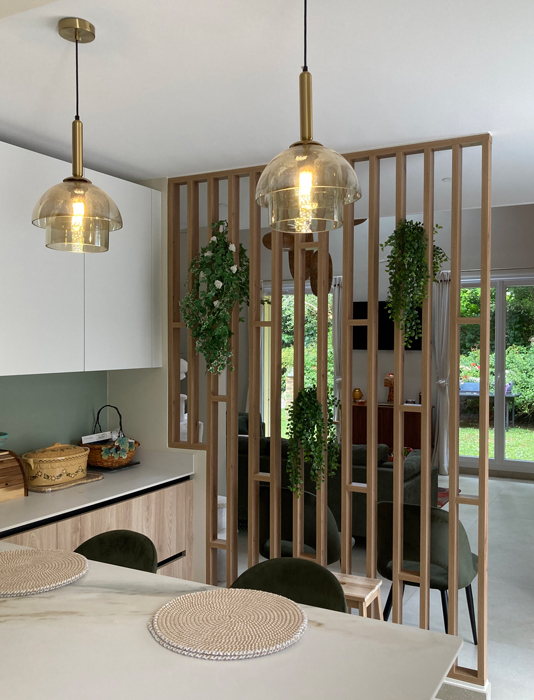 espace déjeuners avec vue sur salon