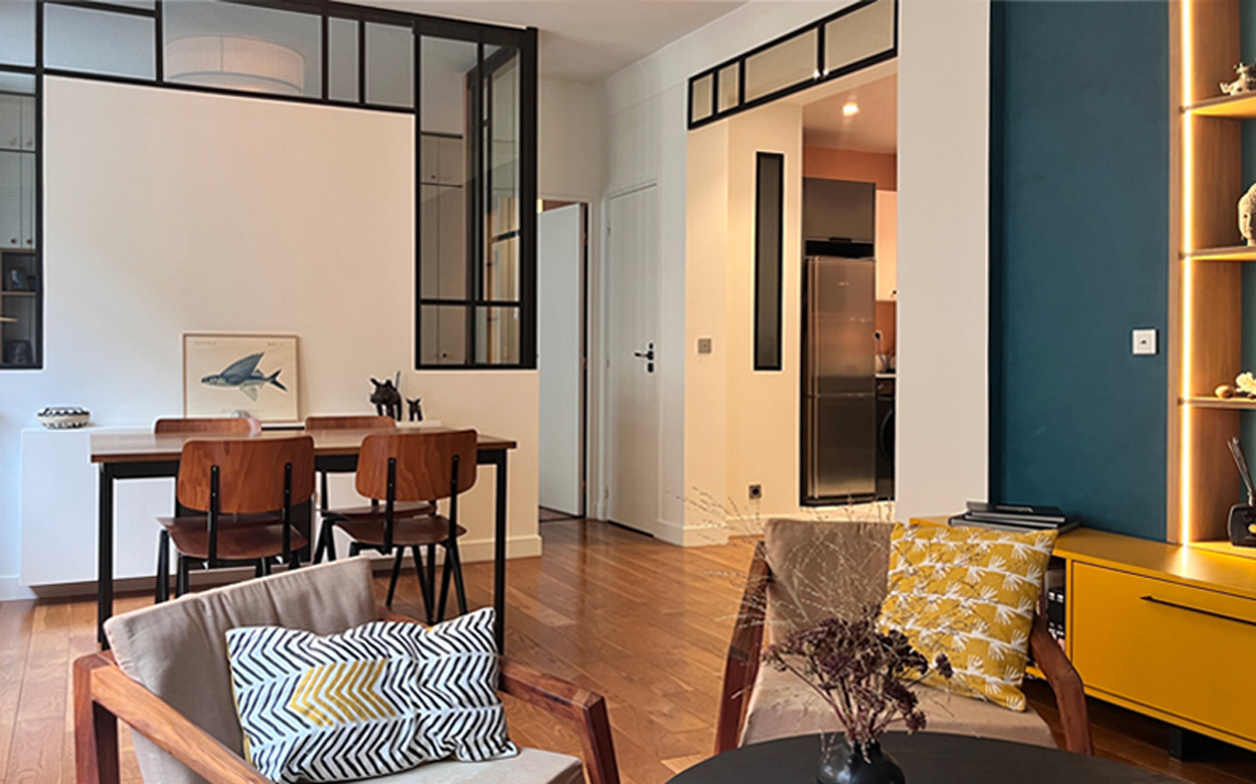 Salon vintage bleu et jaune