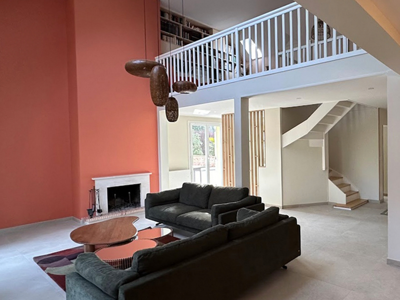 vue sur salon en cours d'aménagement