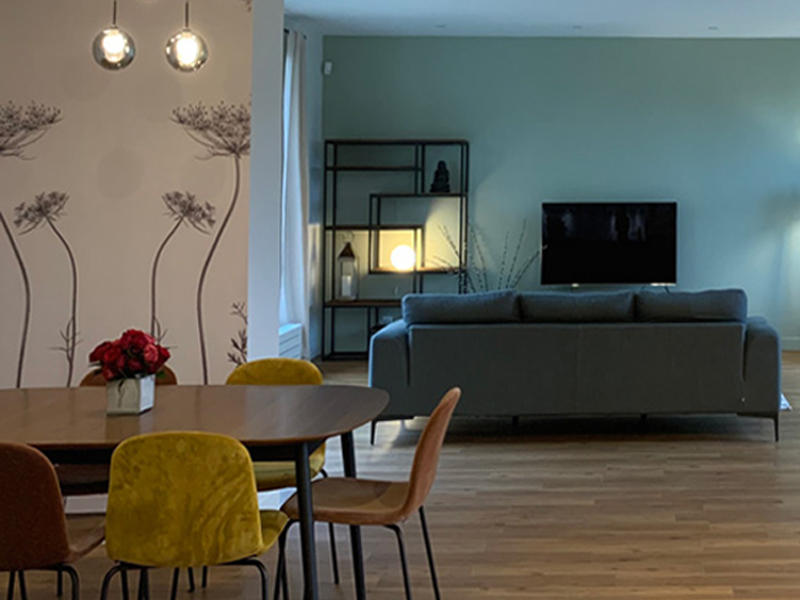 vue sur salon depuis cuisine