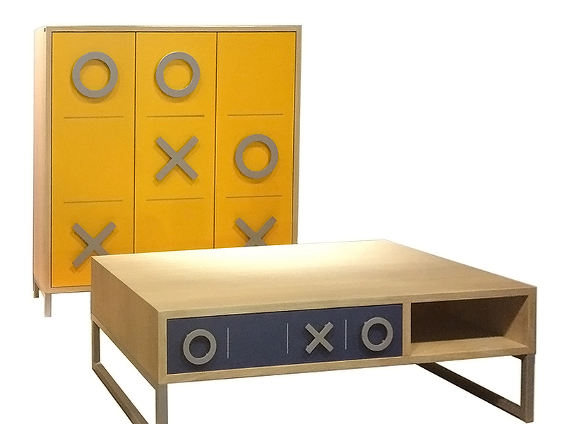 Rangement laqué jaune et chêne- poignées métal Table basse laquée bleue